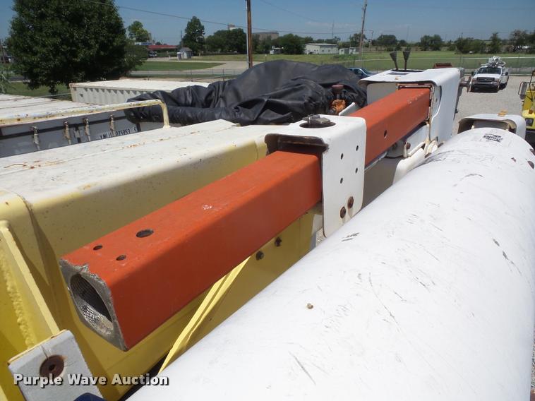 image for item DA6491 2001 Chevrolet C8500 bucket truck