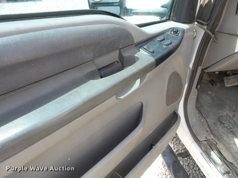 image for item DA6495 2001 Ford F350 Super Duty bucket truck