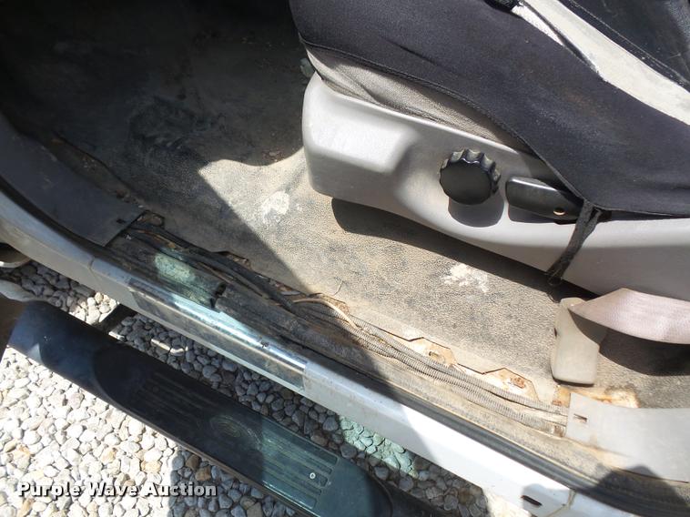 image for item DA6495 2001 Ford F350 Super Duty bucket truck