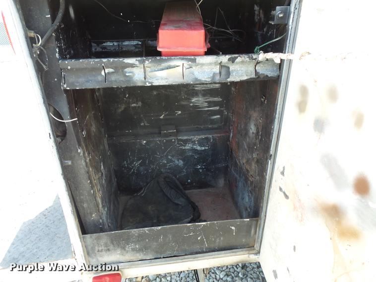 image for item DA6495 2001 Ford F350 Super Duty bucket truck