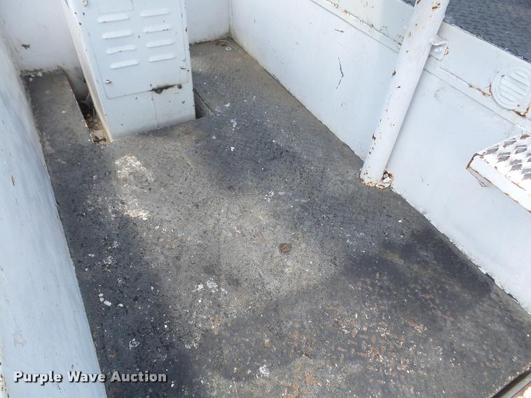 image for item DA6495 2001 Ford F350 Super Duty bucket truck