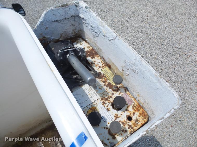 image for item DA6495 2001 Ford F350 Super Duty bucket truck