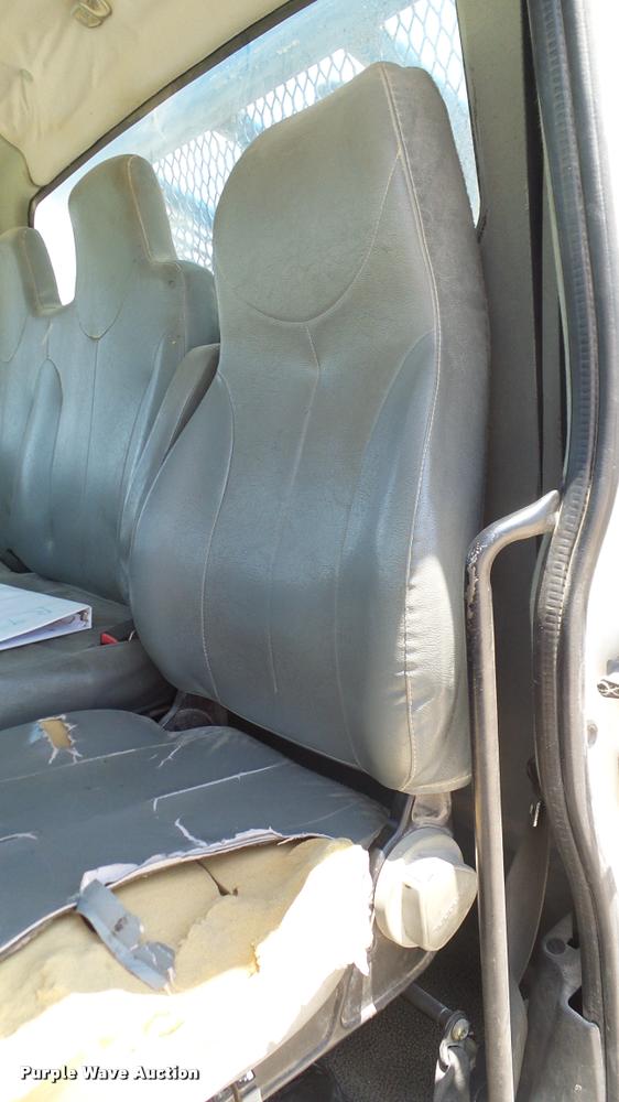 image for item DA6784 2002 International DuraStar 4300 winch truck