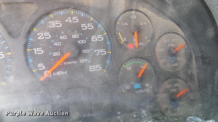 image for item DA6784 2002 International DuraStar 4300 winch truck