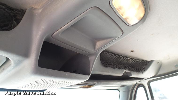 image for item DA6784 2002 International DuraStar 4300 winch truck