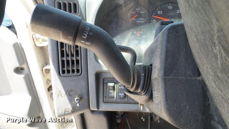 image for item DA6784 2002 International DuraStar 4300 winch truck