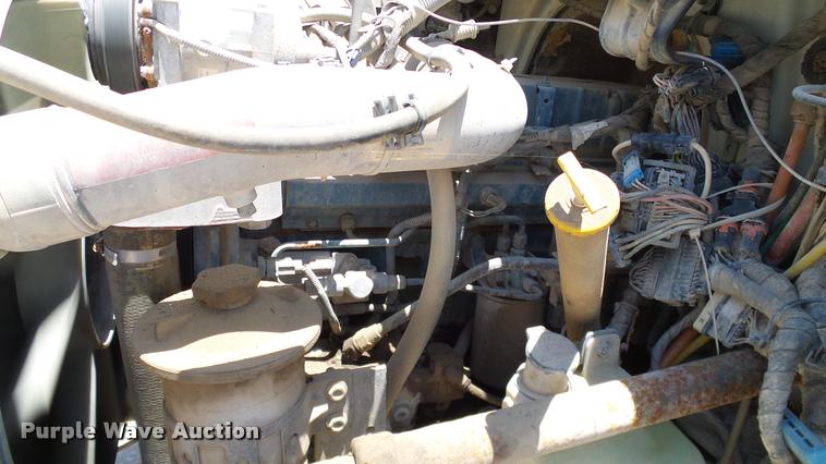 image for item DA6784 2002 International DuraStar 4300 winch truck