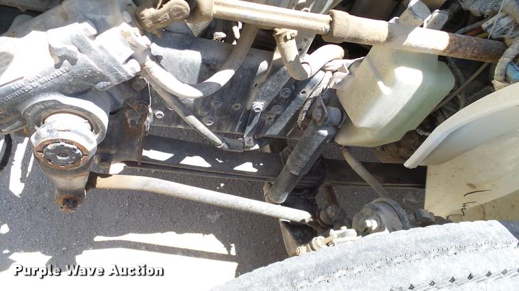 image for item DA6784 2002 International DuraStar 4300 winch truck