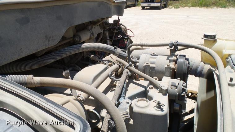 image for item DA6784 2002 International DuraStar 4300 winch truck