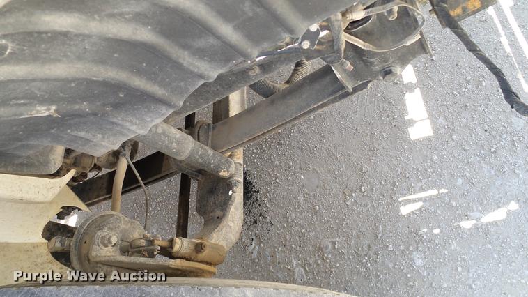 image for item DA6784 2002 International DuraStar 4300 winch truck