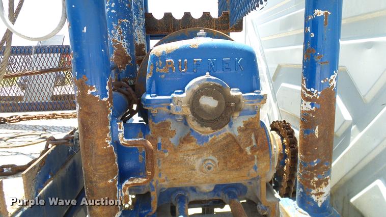 image for item DA6784 2002 International DuraStar 4300 winch truck