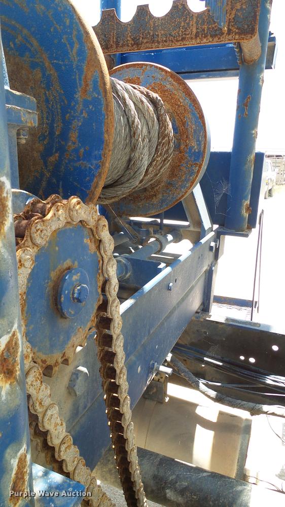 image for item DA6784 2002 International DuraStar 4300 winch truck