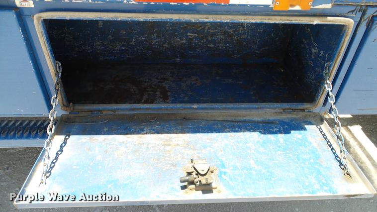 image for item DA6784 2002 International DuraStar 4300 winch truck