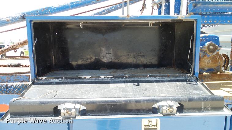 image for item DA6784 2002 International DuraStar 4300 winch truck