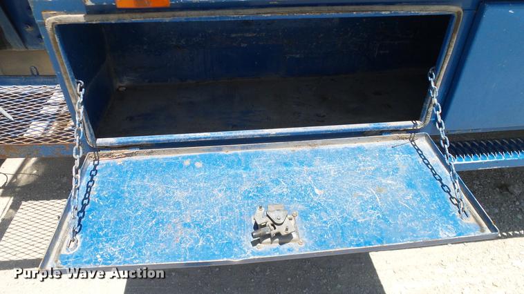 image for item DA6784 2002 International DuraStar 4300 winch truck