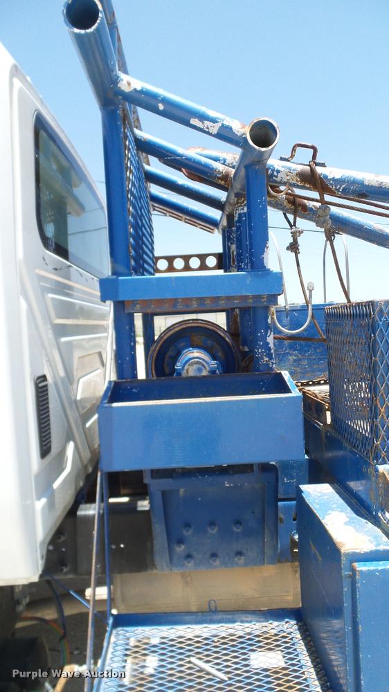 image for item DA6784 2002 International DuraStar 4300 winch truck