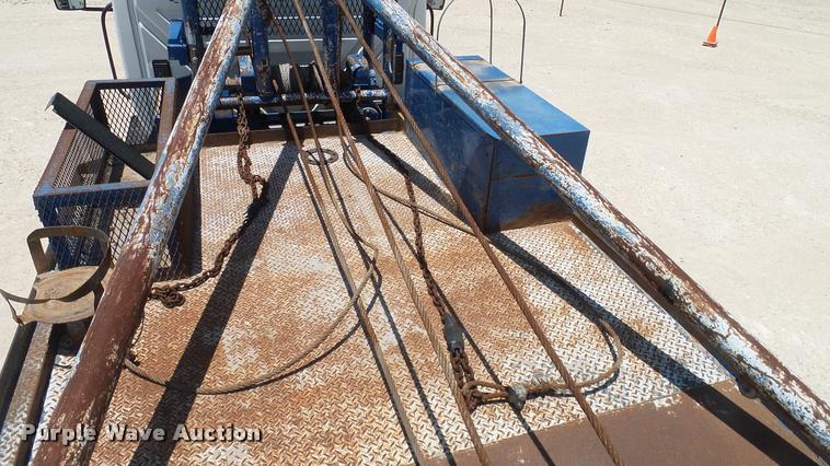 image for item DA6784 2002 International DuraStar 4300 winch truck