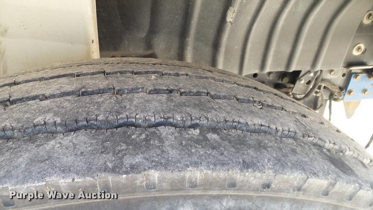 image for item DA6784 2002 International DuraStar 4300 winch truck