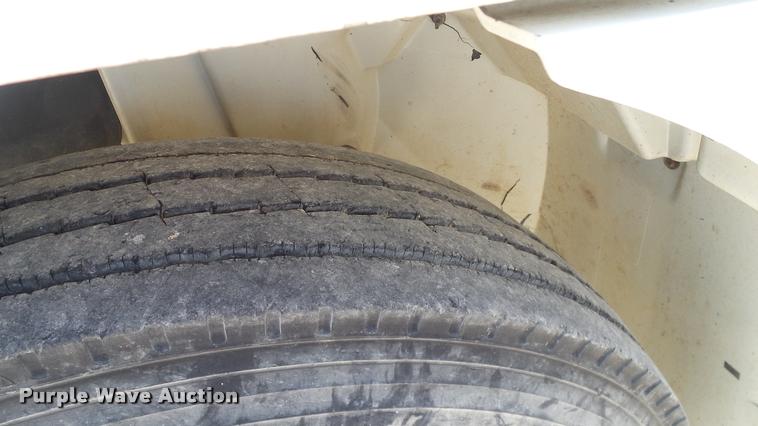 image for item DA6784 2002 International DuraStar 4300 winch truck