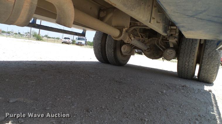 image for item DA6784 2002 International DuraStar 4300 winch truck