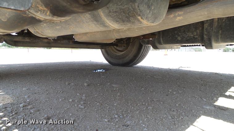 image for item DA6784 2002 International DuraStar 4300 winch truck