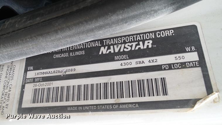 image for item DA6784 2002 International DuraStar 4300 winch truck