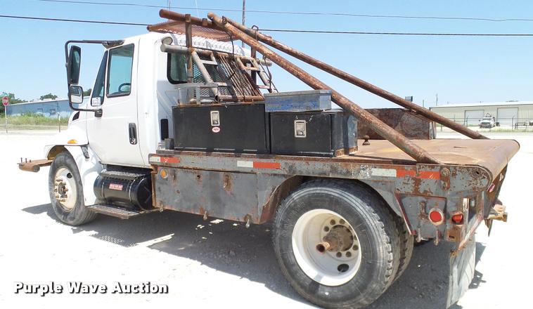 image for item DA6785 2005 International DuraStar 4300 flatbed truck