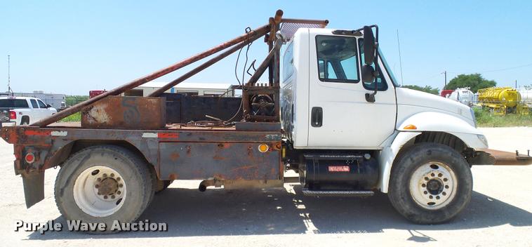 image for item DA6785 2005 International DuraStar 4300 flatbed truck