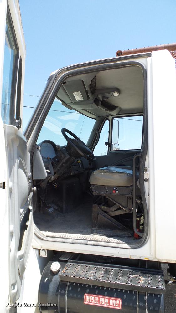 image for item DA6785 2005 International DuraStar 4300 flatbed truck