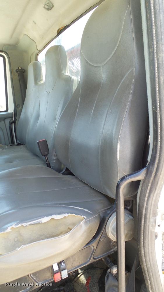 image for item DA6785 2005 International DuraStar 4300 flatbed truck