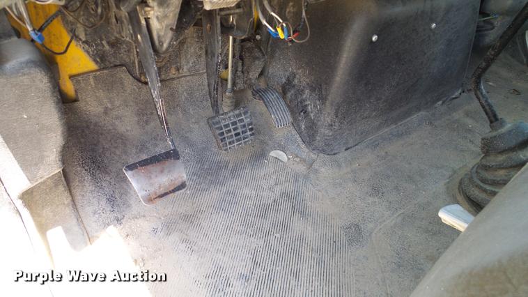 image for item DA6785 2005 International DuraStar 4300 flatbed truck