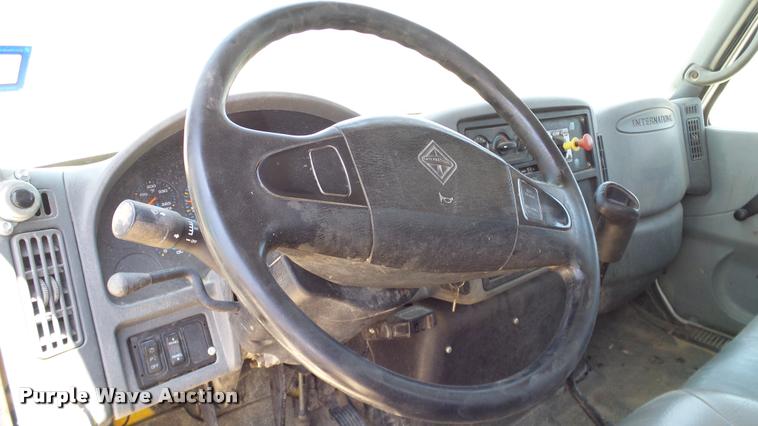 image for item DA6785 2005 International DuraStar 4300 flatbed truck