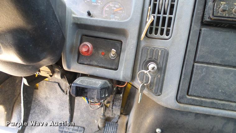 image for item DA6785 2005 International DuraStar 4300 flatbed truck