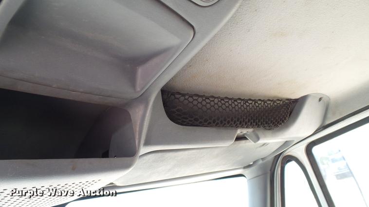 image for item DA6785 2005 International DuraStar 4300 flatbed truck