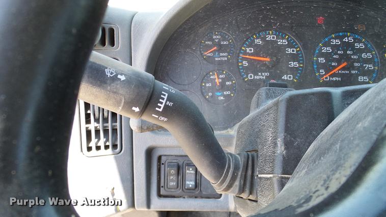 image for item DA6785 2005 International DuraStar 4300 flatbed truck