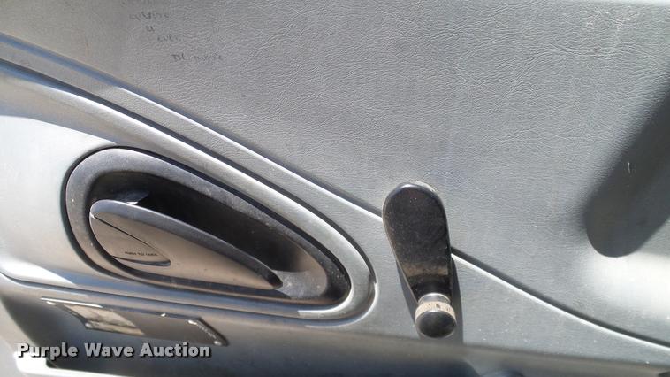 image for item DA6785 2005 International DuraStar 4300 flatbed truck