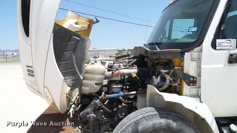 image for item DA6785 2005 International DuraStar 4300 flatbed truck