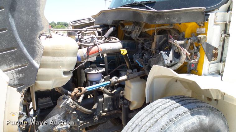 image for item DA6785 2005 International DuraStar 4300 flatbed truck