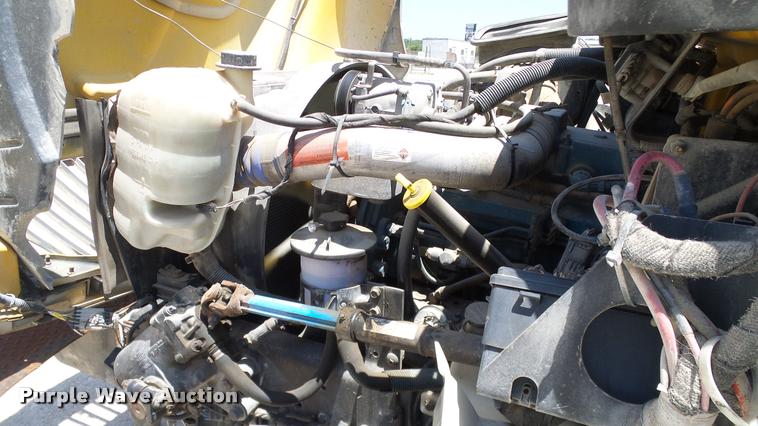 image for item DA6785 2005 International DuraStar 4300 flatbed truck