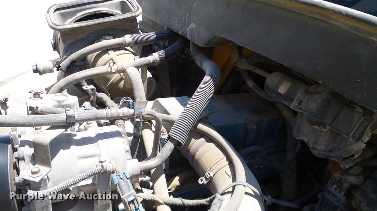 image for item DA6785 2005 International DuraStar 4300 flatbed truck