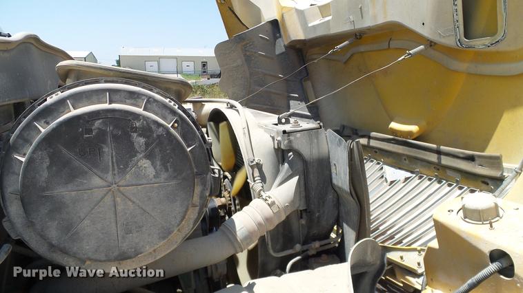 image for item DA6785 2005 International DuraStar 4300 flatbed truck