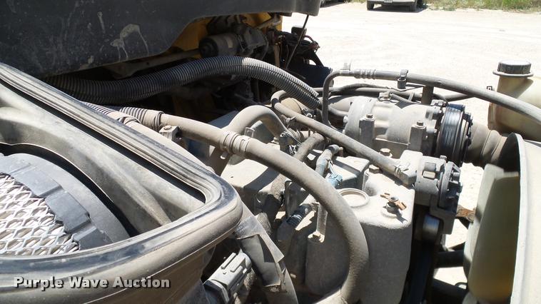 image for item DA6785 2005 International DuraStar 4300 flatbed truck