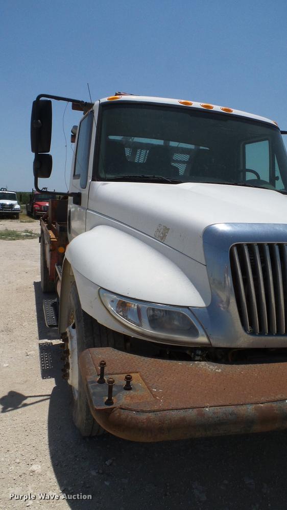 image for item DA6785 2005 International DuraStar 4300 flatbed truck