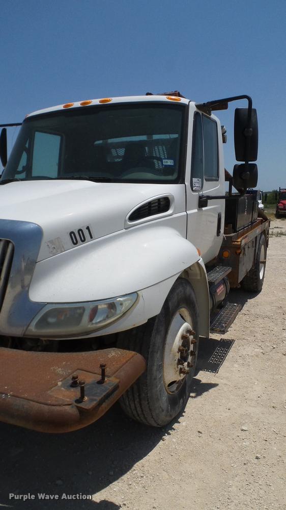 image for item DA6785 2005 International DuraStar 4300 flatbed truck