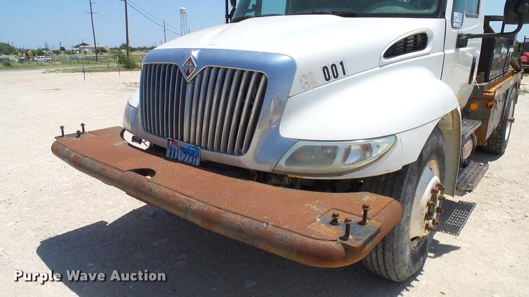 image for item DA6785 2005 International DuraStar 4300 flatbed truck