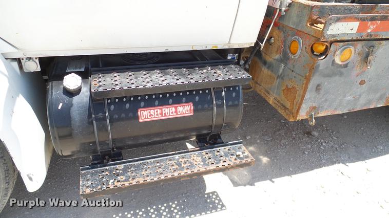 image for item DA6785 2005 International DuraStar 4300 flatbed truck