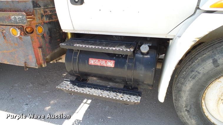 image for item DA6785 2005 International DuraStar 4300 flatbed truck