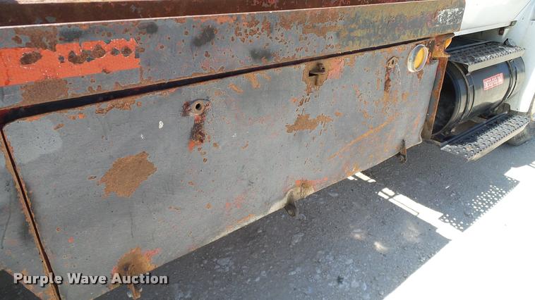 image for item DA6785 2005 International DuraStar 4300 flatbed truck