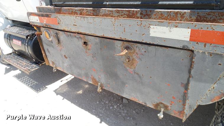 image for item DA6785 2005 International DuraStar 4300 flatbed truck