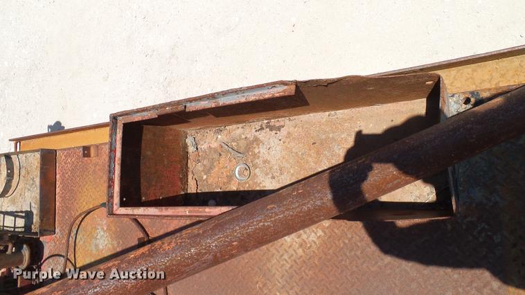 image for item DA6785 2005 International DuraStar 4300 flatbed truck